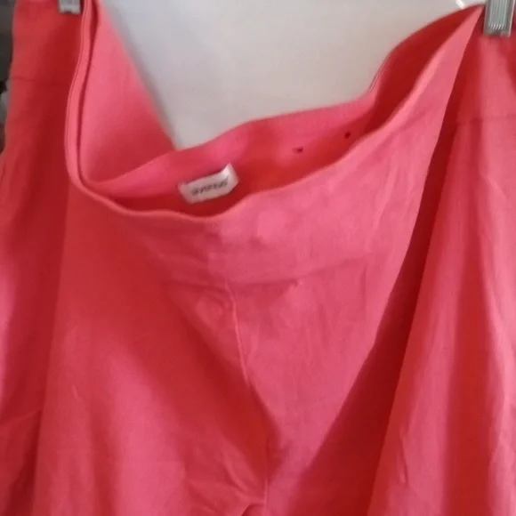 Avenue Coral Capri's Plus Size 26 - Picture 2 of 5